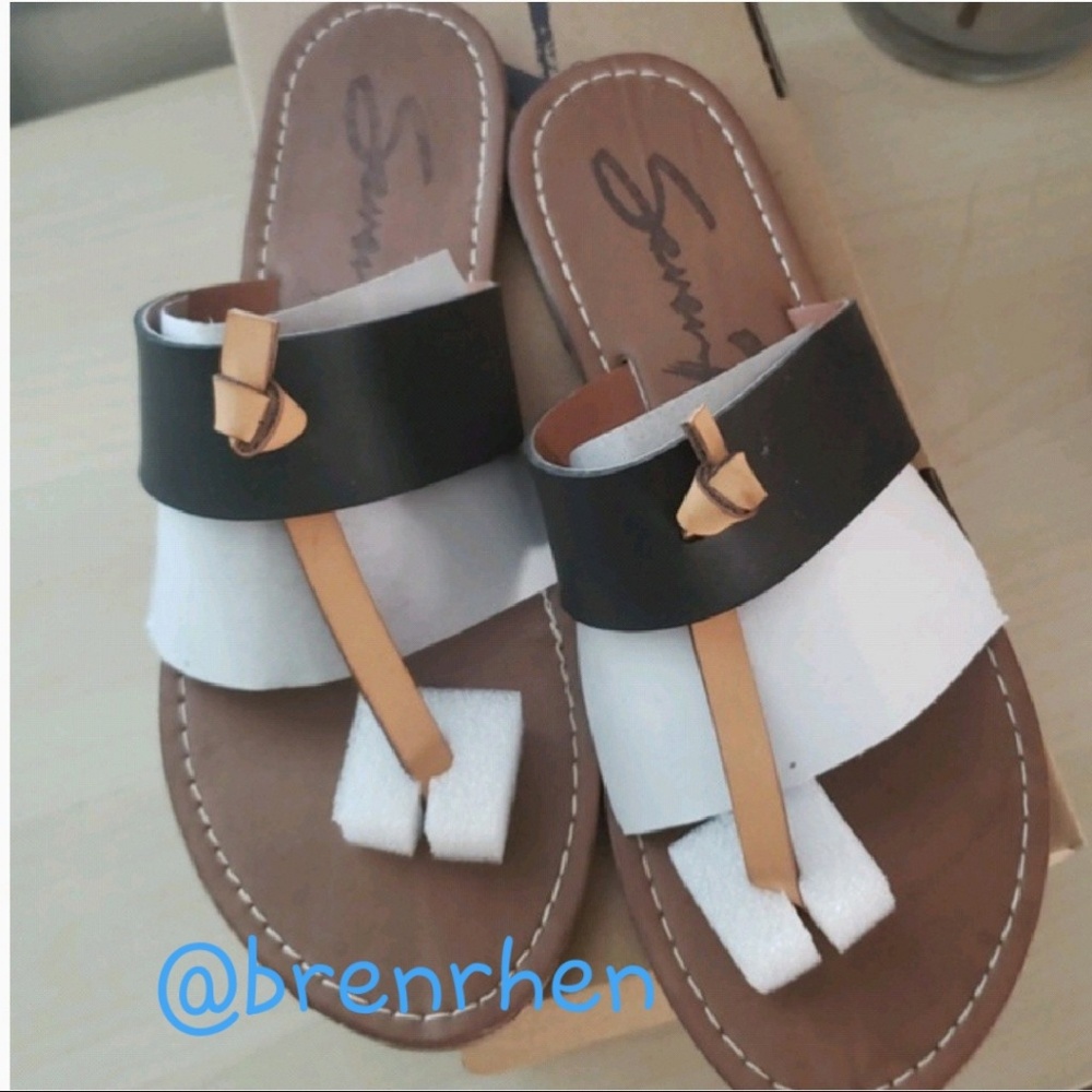 👣SEVEN7 THONG SANDALS